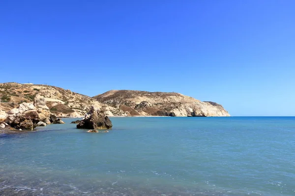 Praia Afrodite Com Pedra Pedras Afrodite Baía Água Mar Mediterrâneo — Fotografia de Stock