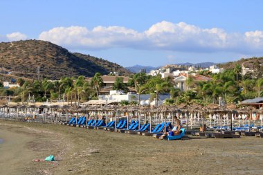 Ekim 03 2020 - Limasol / Kıbrıs: Kıbrıs Rum Kesimi 'nin açık mavi gökyüzünün arka planında güneşli bir günde