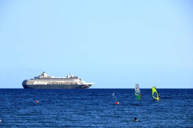 Ekim 03 2020 - Limasol / Kıbrıs: Covid-19 salgınının sona ermesini bekleyen liman önünde demirlemiş yolcu gemileri