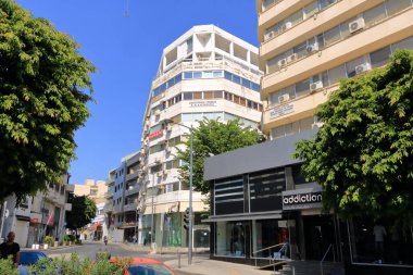 Ekim 06 2020 - Limasol, Kıbrıs: Eski kasabada güneşli bir gün, kordemik salgın nedeniyle sakin bir hayat