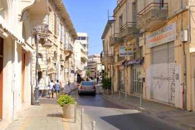 Ekim 06 2020 - Limasol, Kıbrıs: Eski kasabada güneşli bir gün, kordemik salgın nedeniyle sakin bir hayat