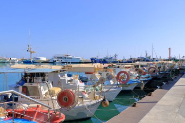 Ekim 06: 2020 - Limasol, Kıbrıs: Yat ve balıkçı limanı manzarası