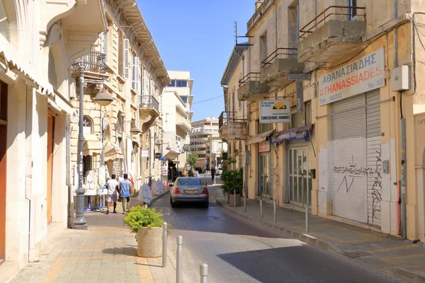 Ekim 06 2020 - Limasol, Kıbrıs: Eski kasabada güneşli bir gün, kordemik salgın nedeniyle sakin bir hayat