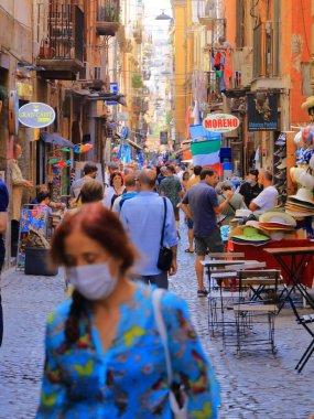 11 Temmuz 2021 'de İtalya' da Avrupa 'da Napoli: Via San Biagio dei librai yakınlarında tipik sokaklar