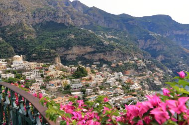 Pozitano, İtalya. Amalfi Sahili ve deniz manzarası