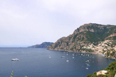 Pozitano, İtalya. Amalfi Sahili ve deniz manzarası