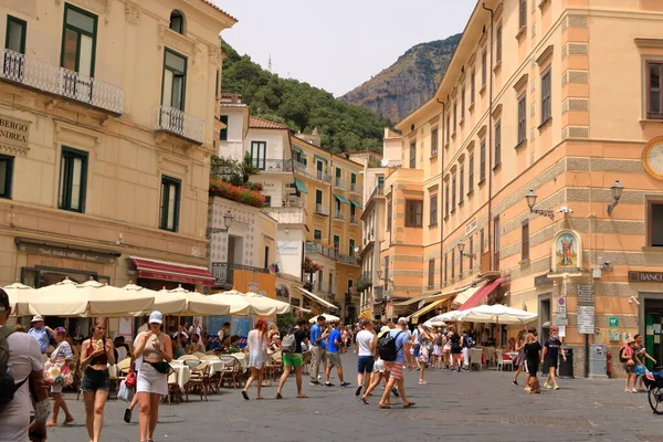Juli 2021 Amalfi Italië Straatscene Amalfi Belangrijkste Winkelstraat — Stockfoto