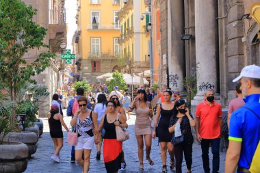 11 Temmuz 2021 'de İtalya' da Avrupa 'da Napoli: Via San Biagio dei librai yakınlarında tipik sokaklar