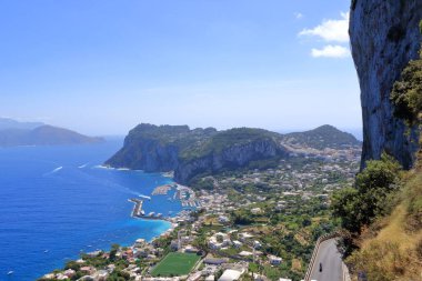 İtalya 'daki Capri, Capri Adası' nda deniz aşırı panoramik manzara