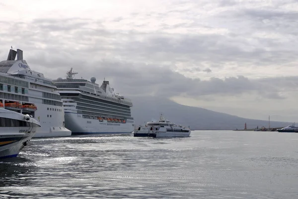 July 2021 Naples Italy Port Naples Cruise Ships Front Vesuv — Stock Photo, Image