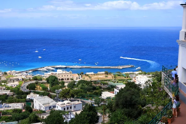 Capri Adasının Kıyısı Yukarıdan Görünüyor — Stok fotoğraf