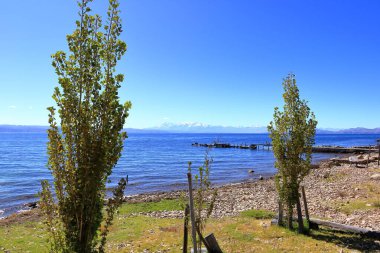 Bolivya 'daki Titicaca Gölü üzerindeki Ay Adası (Isla de la Luna) manzarası