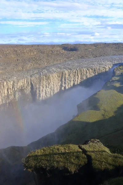 Avrupa 'nın en güçlü şelalesinin gökkuşağı Vatnajokull Ulusal Parkı' nda Dettifoss, Avrupa 'da Jokulsa a Fjollum, İzlanda