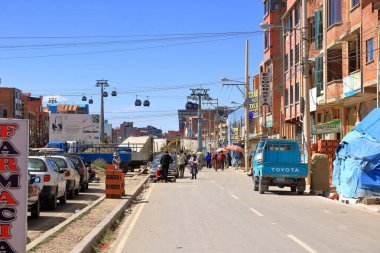 Bolivya 'daki El Alto - 28 Mayıs 2025: Her gün şehir dışına çıkan sokaklardaki hayat