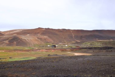 Myvatn, İzlanda - 03 Eylül 2025: Jeotermal İzlanda sanayisi, yenilenebilir enerji, BjamarFlag bölgesi