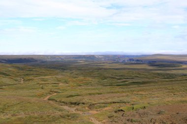 İzlanda 'da Vatnajokull Ulusal Parkı' ndaki Jokulsargljufur Kanyonu ve Jokulsa Nehri 'nin manzarası