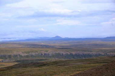 İzlanda 'da Vatnajokull Ulusal Parkı' ndaki Jokulsargljufur Kanyonu ve Jokulsa Nehri 'nin manzarası