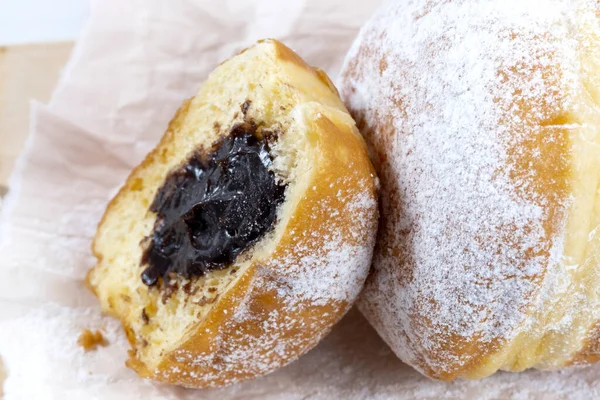 Traditionelle Polnische Donuts Auf Hölzernem Hintergrund Leckere Krapfen Mit Schokolade — Stockfoto