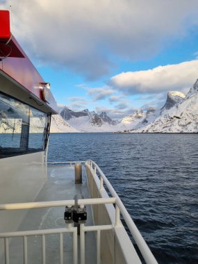 Norveç 'in kış Lofoten adaları. Feribot açısından güzel adalar