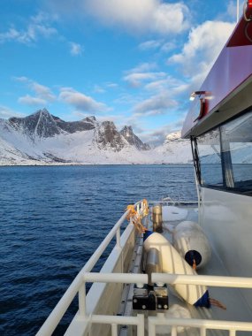 Norveç 'in kış Lofoten adaları. Feribot açısından güzel adalar