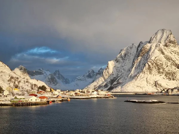 Kışın Lofoten Adası 'nın en güzel manzarası, Norveç, Avrupa