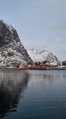  Norveç 'in Lofoten adalarında A (O) adlı kış köyü. 