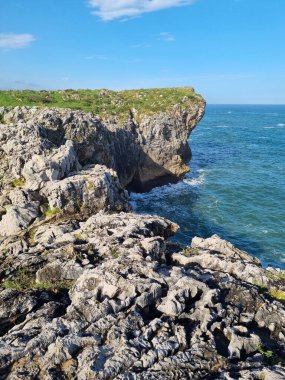 İspanya 'nın kuzeyindeki Asturias' a karşılık Bufones de Arenillas. St. James Yolu.
