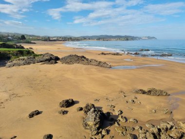 Camino del Norte 'deki Cantabrian plajı. Camino de Santiago.