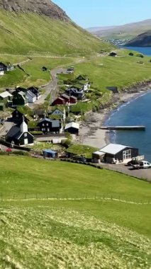 Faroe Adaları, Bour sahil kasabası.