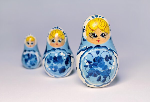 Три традиционных российских деревянных куклы
