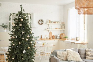 Odadaki Noel ağacı
