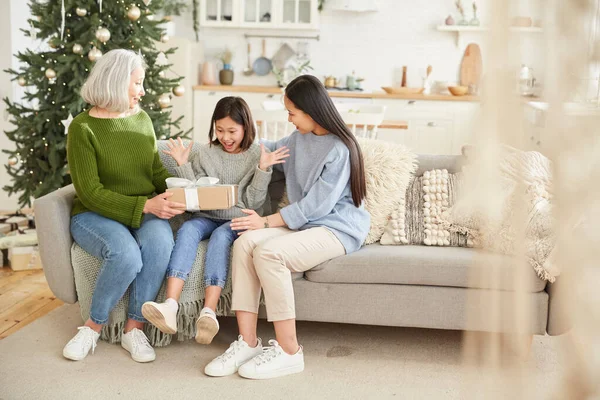 Regalo de Navidad para hija — Foto de Stock