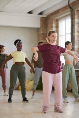 Grubuyla birlikte eğitmen.