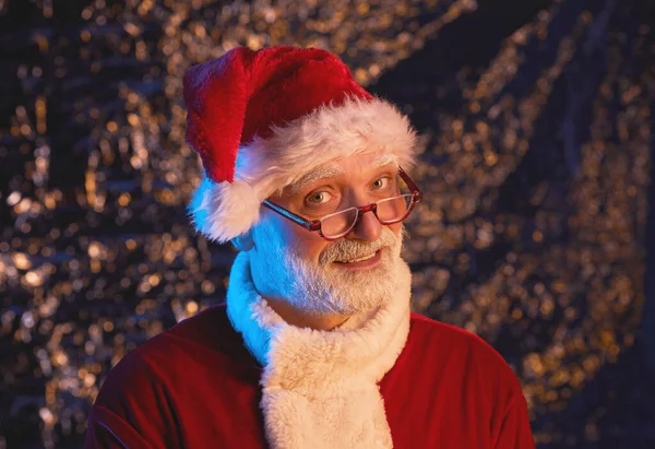 Man in kerstmankostuum — Stockfoto