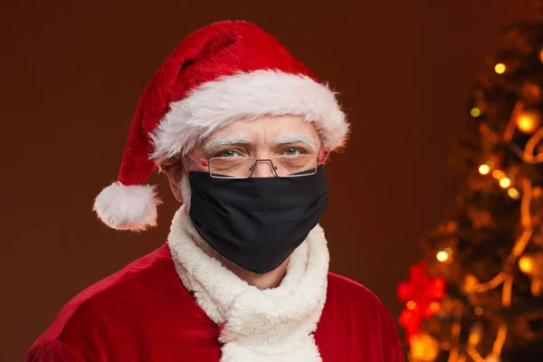 Weihnachtsmann in Maske — Stockfoto