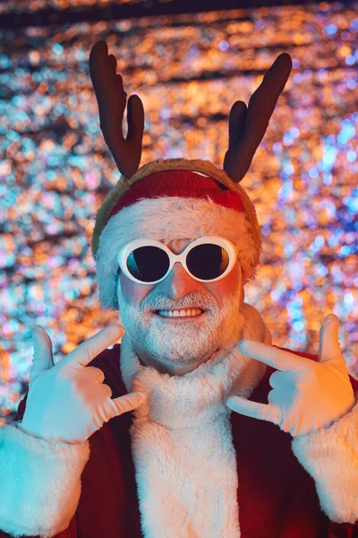 Homem celebrando o Natal — Fotografia de Stock