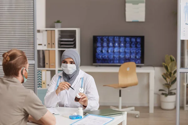 Artsen recept in het ziekenhuis — Stockfoto