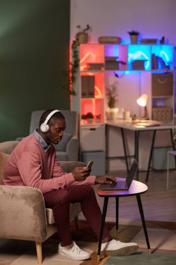 Arican iş başında.