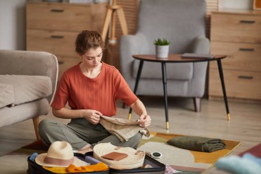 Tatilde eşyaları topluyorum.