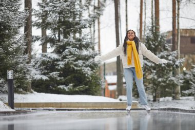Buz pateni pistinde kış tatili