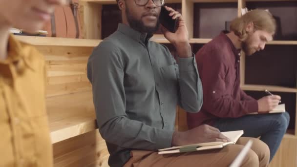 Tilting Waist Shot Busy Diverse Young Customers Sitting Benches Cozy — Stock videók