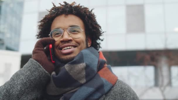 Chest Arc Shot Young Afro American Man Standing Outdoors Winter — Stock Video