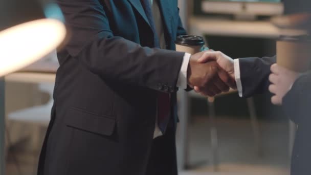 Tilt Shot Black Businessman Formal Suit Holding Disposable Coffee Cup — Stock Video