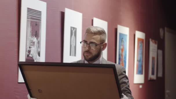 Waist Shot Young Male Gallery Worker White Cotton Gloves Holding — Stock Video