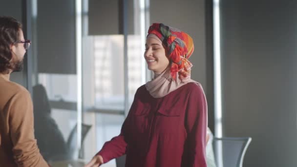 Beautiful Muslim Businesswoman Smiling Greeting Male Colleague Handshake Talking Him — Stock Video