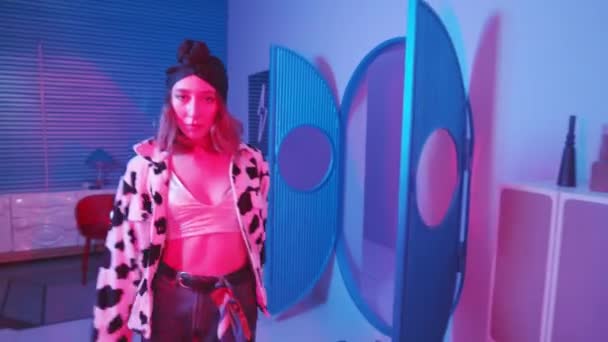 Beautiful Glamorous Woman Trendy Apparel Walking Room Color Neon Light — Αρχείο Βίντεο