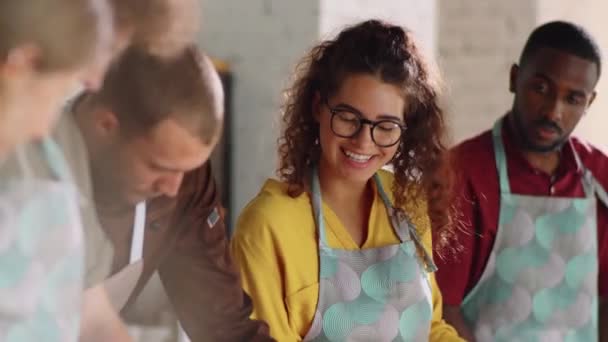 Male Chef Teaching Group Young Diverse People How Chop Onion — Stock Video