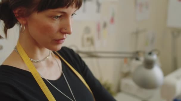 Female Dressmaker Using Sewing Pins While Draping Fabric Dress Form — 비디오