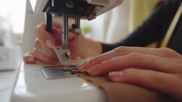 Close Shot Hands Seamstress Stitching Fabric Sewing Machine While Working — 비디오