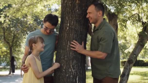 Câmera Lenta Tiro Filmagem Moderno Gay Pais Ter Diversão Com — Vídeo de Stock